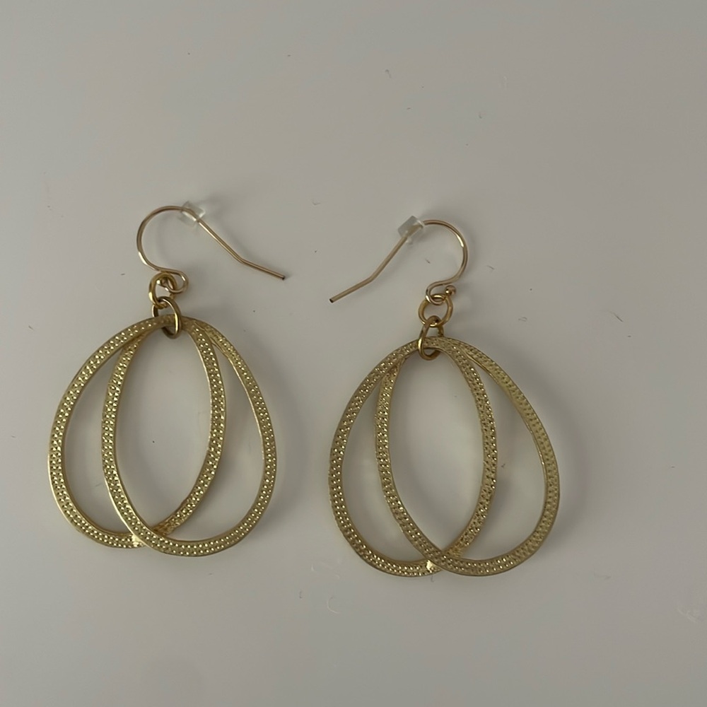 Gold Interlocking Oval Earrings